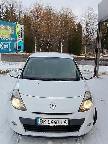 Білий Рено Кліо, об'ємом двигуна 1.46 л та пробігом 215 тис. км за 4600 $, фото 1 на Automoto.ua