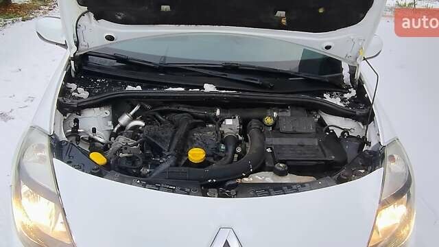 Білий Рено Кліо, об'ємом двигуна 1.46 л та пробігом 215 тис. км за 4600 $, фото 12 на Automoto.ua