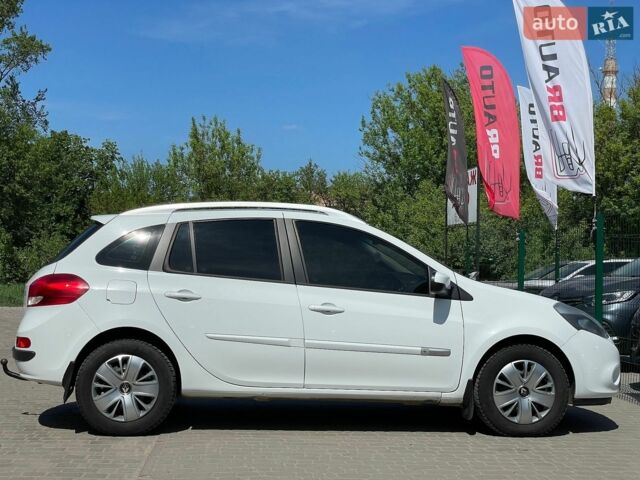 Белый Рено Клио, объемом двигателя 1.5 л и пробегом 242 тыс. км за 5799 $, фото 21 на Automoto.ua