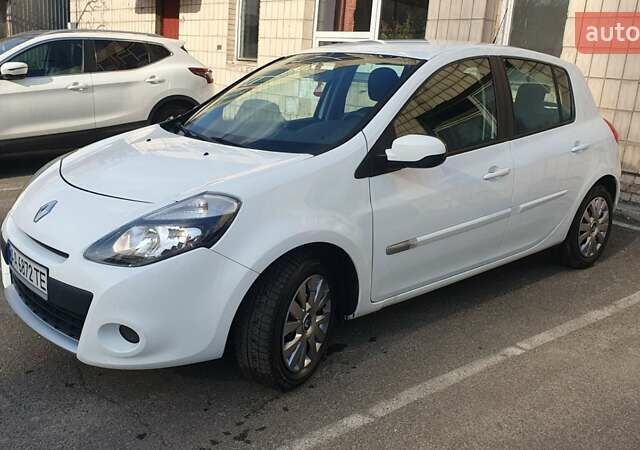 Білий Рено Кліо, об'ємом двигуна 1.5 л та пробігом 200 тис. км за 4300 $, фото 16 на Automoto.ua