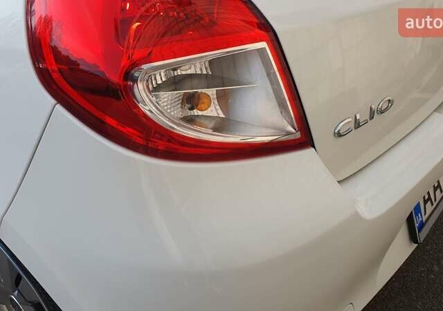 Білий Рено Кліо, об'ємом двигуна 1.5 л та пробігом 200 тис. км за 4300 $, фото 1 на Automoto.ua