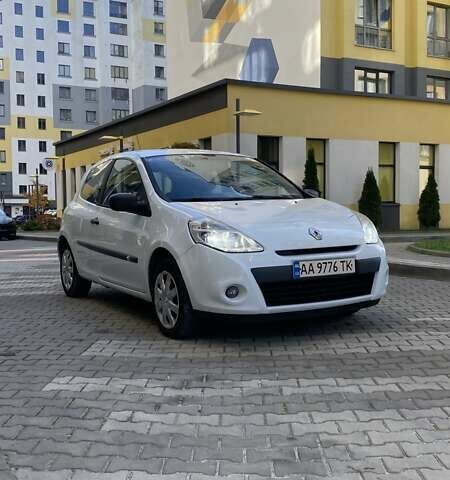 Білий Рено Кліо, об'ємом двигуна 1.5 л та пробігом 212 тис. км за 4999 $, фото 3 на Automoto.ua