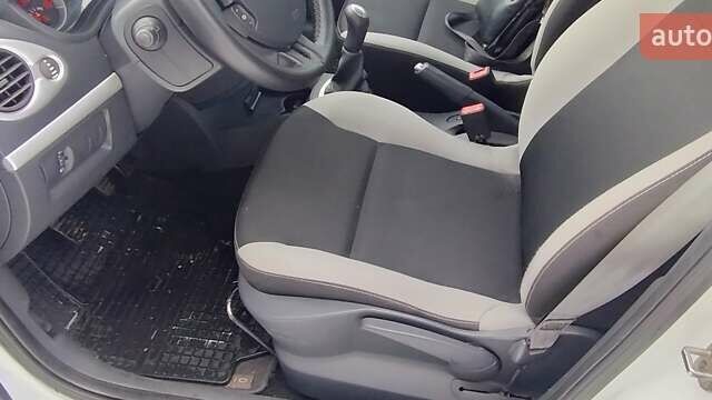 Білий Рено Кліо, об'ємом двигуна 1.46 л та пробігом 215 тис. км за 4600 $, фото 20 на Automoto.ua