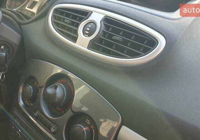 Белый Рено Клио, объемом двигателя 1.46 л и пробегом 200 тыс. км за 4600 $, фото 10 на Automoto.ua