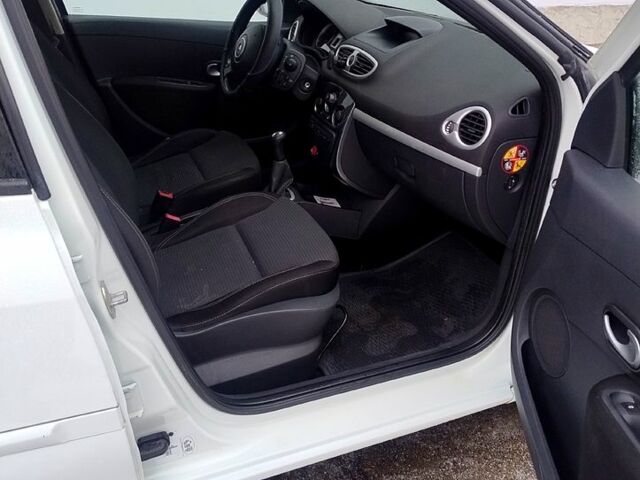 Білий Рено Кліо, об'ємом двигуна 1.5 л та пробігом 25000 тис. км за 4750 $, фото 8 на Automoto.ua