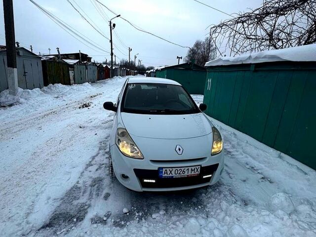 Белый Рено Клио, объемом двигателя 1.5 л и пробегом 24500 тыс. км за 5000 $, фото 7 на Automoto.ua