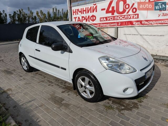 Белый Рено Клио, объемом двигателя 1.46 л и пробегом 226 тыс. км за 4900 $, фото 1 на Automoto.ua