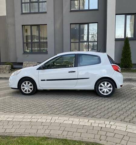 Білий Рено Кліо, об'ємом двигуна 1.5 л та пробігом 212 тис. км за 4999 $, фото 7 на Automoto.ua