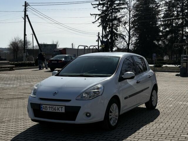 Белый Рено Клио, объемом двигателя 1.1 л и пробегом 244 тыс. км за 6100 $, фото 1 на Automoto.ua