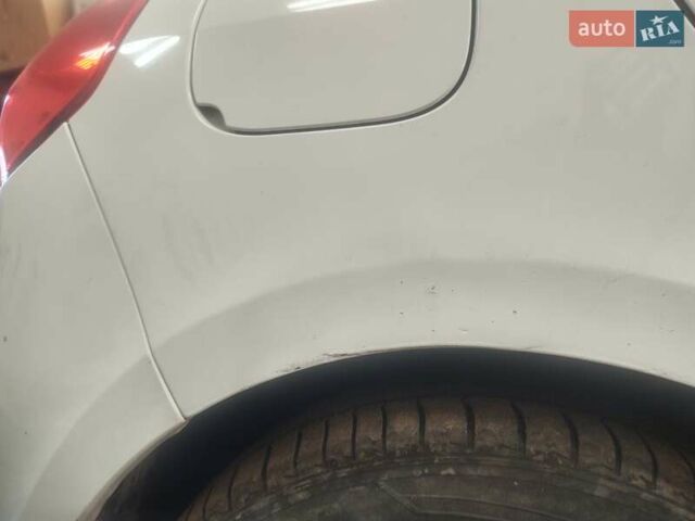 Рено Клио 2012 в Дубно на Automoto.ua Белый Рено Клио, объемом двигателя 1.46 л и пробегом 215 тыс. км за 4999 $, фото 46 на Automoto.ua