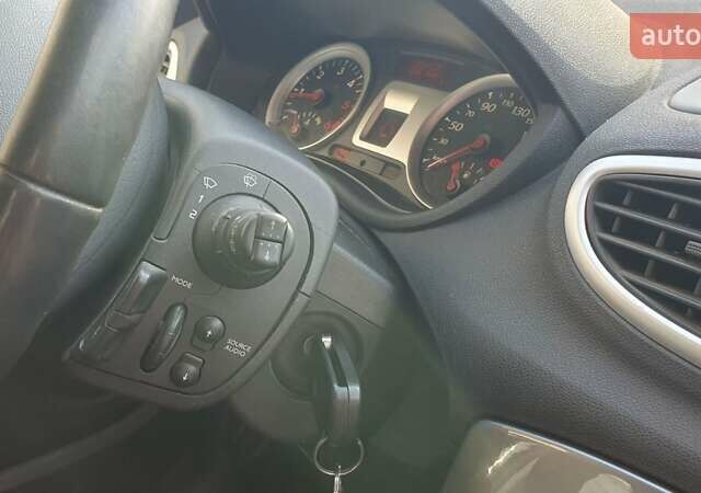 Белый Рено Клио, объемом двигателя 1.46 л и пробегом 200 тыс. км за 4600 $, фото 14 на Automoto.ua