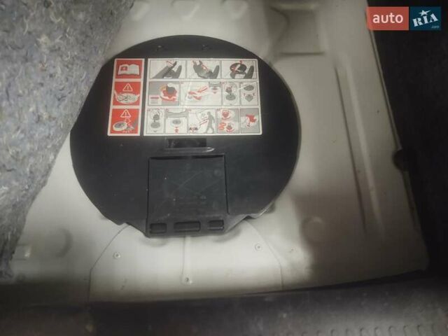 Білий Рено Кліо, об'ємом двигуна 1.46 л та пробігом 215 тис. км за 4950 $, фото 35 на Automoto.ua