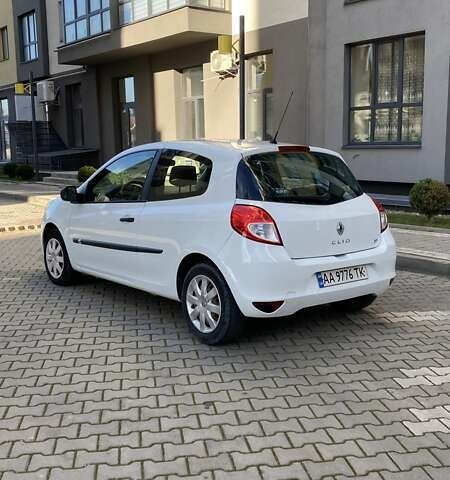 Білий Рено Кліо, об'ємом двигуна 1.5 л та пробігом 212 тис. км за 4999 $, фото 10 на Automoto.ua