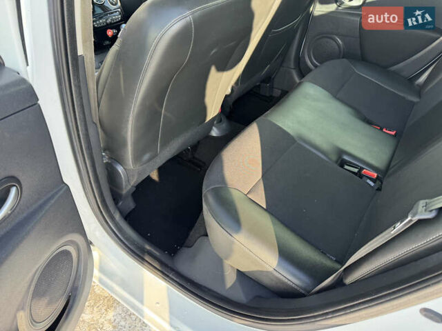 Белый Рено Клио, объемом двигателя 1.2 л и пробегом 199 тыс. км за 5977 $, фото 9 на Automoto.ua