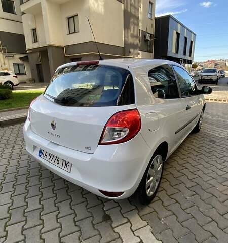 Білий Рено Кліо, об'ємом двигуна 1.5 л та пробігом 212 тис. км за 4999 $, фото 9 на Automoto.ua
