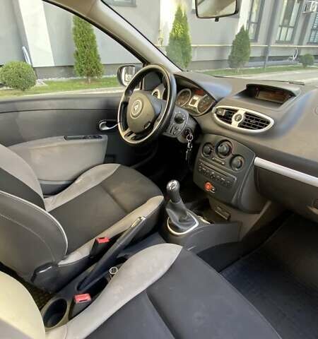 Білий Рено Кліо, об'ємом двигуна 1.5 л та пробігом 212 тис. км за 4999 $, фото 23 на Automoto.ua