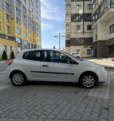 Білий Рено Кліо, об'ємом двигуна 1.5 л та пробігом 212 тис. км за 4999 $, фото 6 на Automoto.ua
