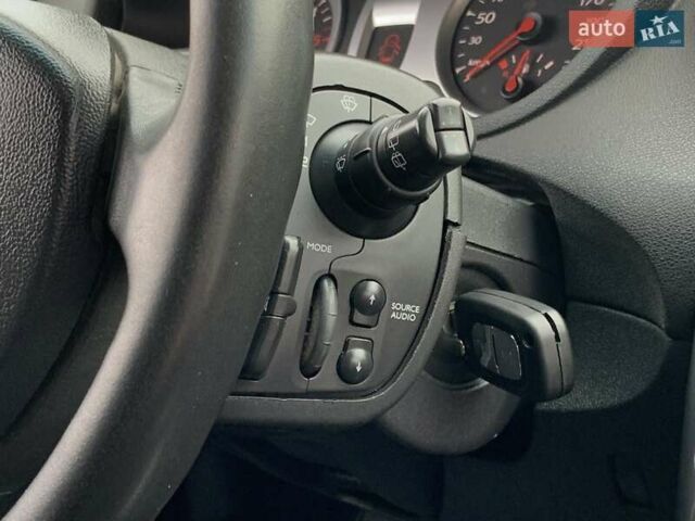 Белый Рено Клио, объемом двигателя 1.5 л и пробегом 242 тыс. км за 6499 $, фото 37 на Automoto.ua