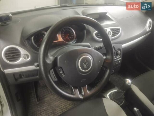 Білий Рено Кліо, об'ємом двигуна 1.46 л та пробігом 215 тис. км за 4950 $, фото 20 на Automoto.ua
