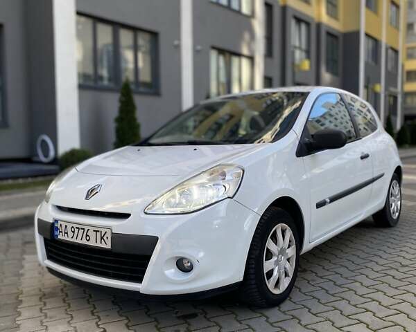 Білий Рено Кліо, об'ємом двигуна 1.5 л та пробігом 212 тис. км за 4999 $, фото 4 на Automoto.ua