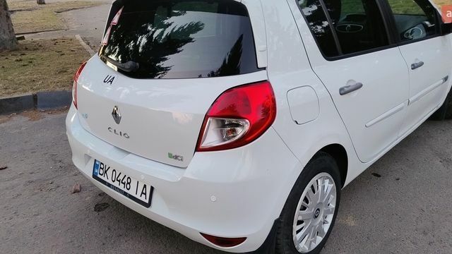 Белый Рено Клио, объемом двигателя 1.46 л и пробегом 225 тыс. км за 4600 $, фото 9 на Automoto.ua
