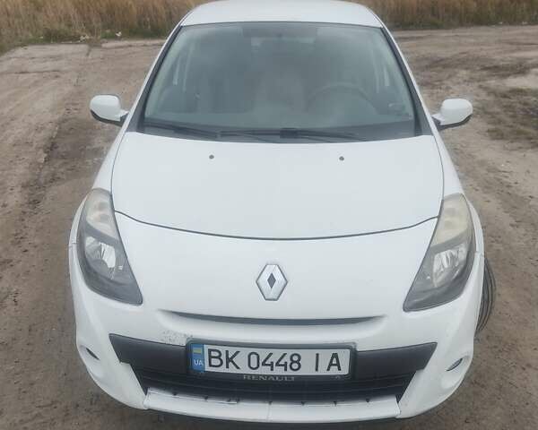 Білий Рено Кліо, об'ємом двигуна 1.46 л та пробігом 215 тис. км за 4950 $, фото 5 на Automoto.ua