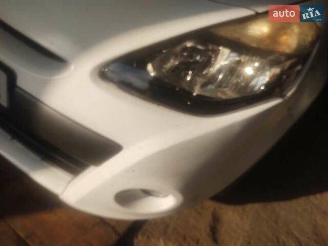 Рено Клио 2012 в Дубно на Automoto.ua Белый Рено Клио, объемом двигателя 1.46 л и пробегом 215 тыс. км за 4999 $, фото 43 на Automoto.ua