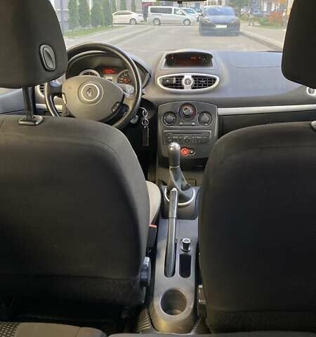 Білий Рено Кліо, об'ємом двигуна 1.5 л та пробігом 212 тис. км за 4999 $, фото 18 на Automoto.ua