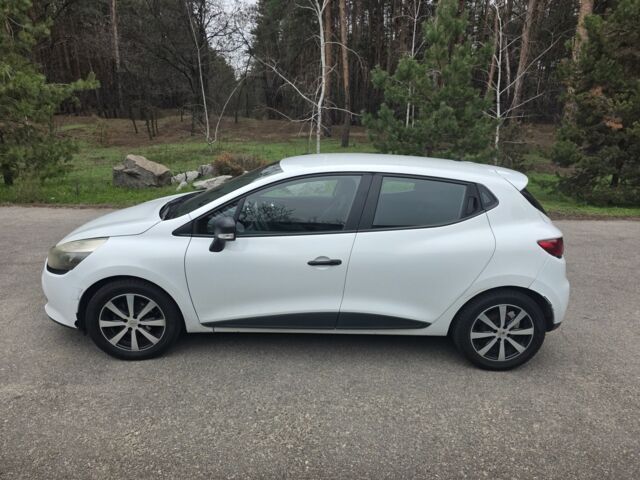 Белый Рено Клио, объемом двигателя 1.5 л и пробегом 292 тыс. км за 5500 $, фото 1 на Automoto.ua