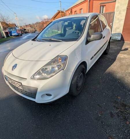 Білий Рено Кліо, об'ємом двигуна 1.5 л та пробігом 198 тис. км за 5300 $, фото 4 на Automoto.ua