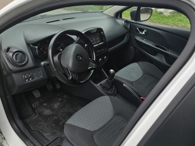 Белый Рено Клио, объемом двигателя 1.5 л и пробегом 292 тыс. км за 5500 $, фото 9 на Automoto.ua