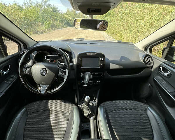 Білий Рено Кліо, об'ємом двигуна 1.46 л та пробігом 281 тис. км за 6000 $, фото 15 на Automoto.ua