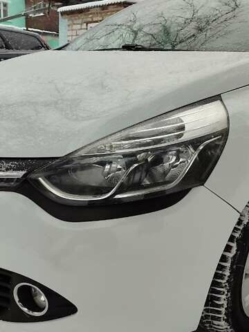 Белый Рено Клио, объемом двигателя 1.46 л и пробегом 301 тыс. км за 6600 $, фото 15 на Automoto.ua