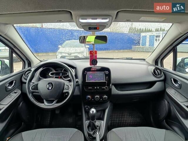 Белый Рено Клио, объемом двигателя 1.5 л и пробегом 235 тыс. км за 6300 $, фото 36 на Automoto.ua