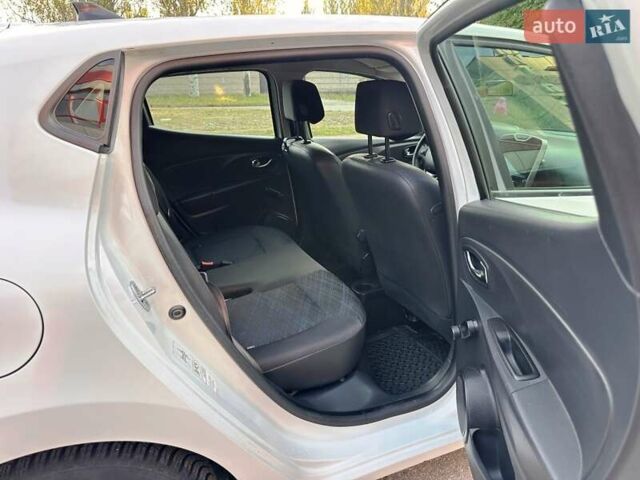 Рено Кліо 2013 у Запоріжжя на Automoto.ua Білий Рено Кліо, об'ємом двигуна 1.5 л та пробігом 241 тис. км за 7400 $, фото 30 на Automoto.ua