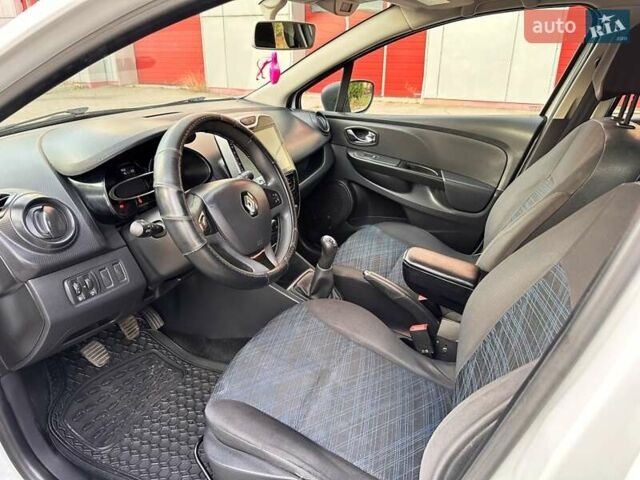 Рено Кліо 2013 у Запоріжжя на Automoto.ua Білий Рено Кліо, об'ємом двигуна 1.5 л та пробігом 241 тис. км за 7400 $, фото 37 на Automoto.ua