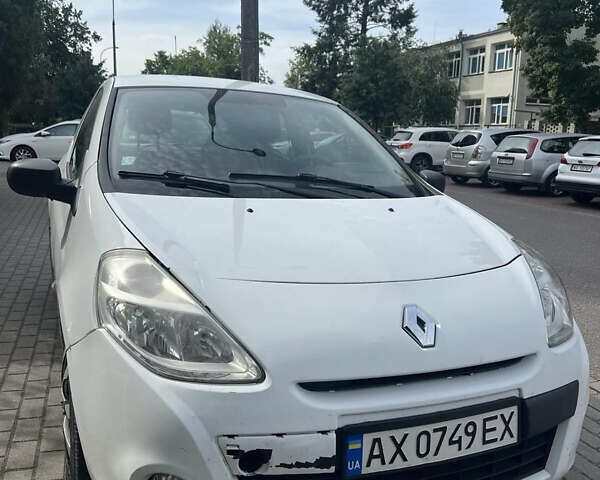 Белый Рено Клио, объемом двигателя 1.46 л и пробегом 303 тыс. км за 4000 $, фото 2 на Automoto.ua