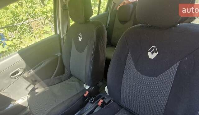 Рено Клио 2013 в Тернополе на Automoto.ua Белый Рено Клио, объемом двигателя 1.5 л и пробегом 214 тыс. км за 5000 $, фото 3 на Automoto.ua