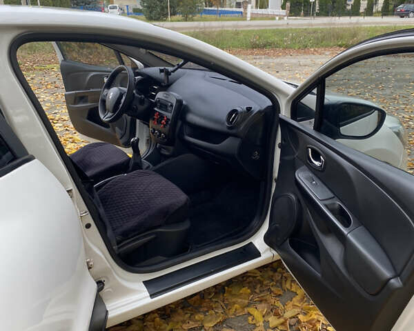 Белый Рено Клио, объемом двигателя 1.46 л и пробегом 250 тыс. км за 7300 $, фото 9 на Automoto.ua