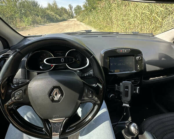 Білий Рено Кліо, об'ємом двигуна 1.46 л та пробігом 281 тис. км за 6000 $, фото 17 на Automoto.ua
