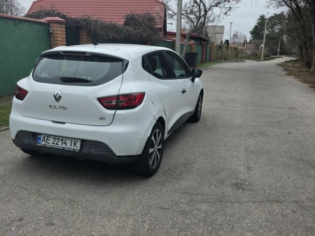 Белый Рено Клио, объемом двигателя 1.5 л и пробегом 292 тыс. км за 5500 $, фото 5 на Automoto.ua