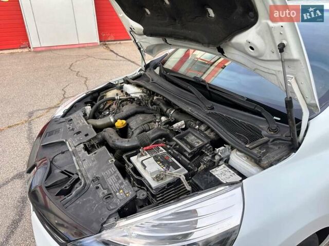 Белый Рено Клио, объемом двигателя 1.5 л и пробегом 241 тыс. км за 7200 $, фото 7 на Automoto.ua