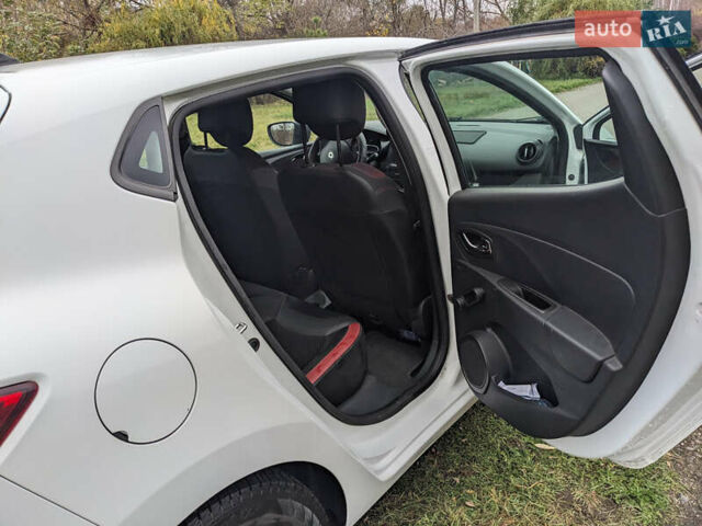 Белый Рено Клио, объемом двигателя 1.5 л и пробегом 214 тыс. км за 7297 $, фото 5 на Automoto.ua