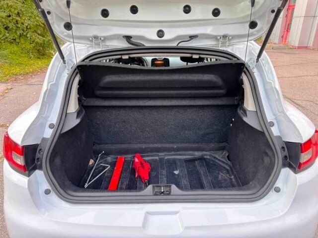 Белый Рено Клио, объемом двигателя 1.5 л и пробегом 241 тыс. км за 7200 $, фото 8 на Automoto.ua