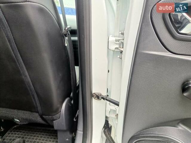 Белый Рено Клио, объемом двигателя 1.5 л и пробегом 235 тыс. км за 6300 $, фото 44 на Automoto.ua