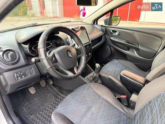 Белый Рено Клио, объемом двигателя 1.5 л и пробегом 241 тыс. км за 7200 $, фото 35 на Automoto.ua