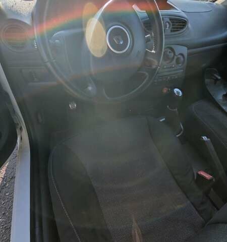 Білий Рено Кліо, об'ємом двигуна 1.5 л та пробігом 198 тис. км за 5300 $, фото 25 на Automoto.ua