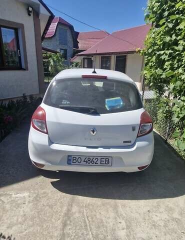 Рено Клио 2013 в Тернополе на Automoto.ua Белый Рено Клио, объемом двигателя 1.5 л и пробегом 214 тыс. км за 5000 $, фото 1 на Automoto.ua