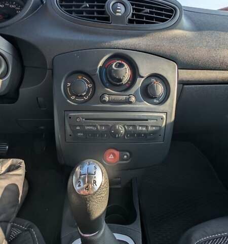 Білий Рено Кліо, об'ємом двигуна 1.5 л та пробігом 198 тис. км за 5300 $, фото 26 на Automoto.ua