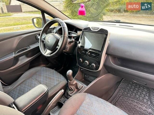 Рено Кліо 2013 у Запоріжжя на Automoto.ua Білий Рено Кліо, об'ємом двигуна 1.5 л та пробігом 241 тис. км за 7400 $, фото 33 на Automoto.ua